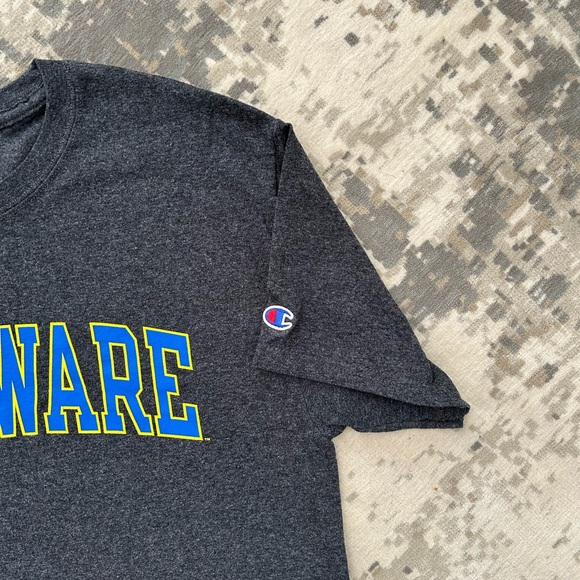 University of Delaware Champion T-Shirt - Picture 3 of 4